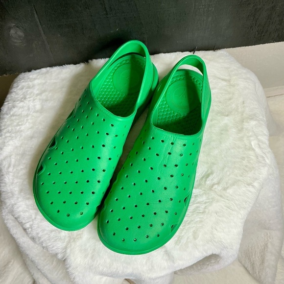 Green Perforated Slip-On Shoes totes - Picture 1 of 8